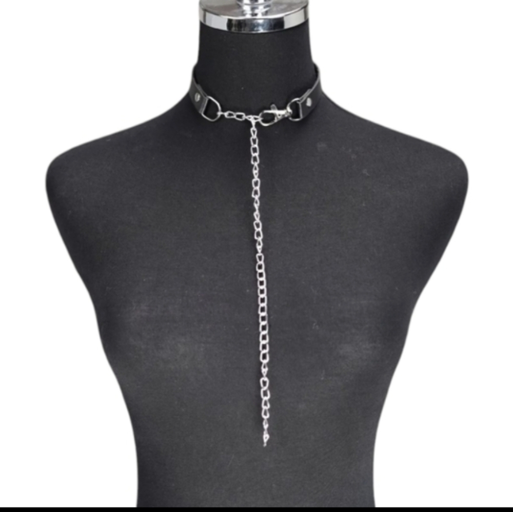 Edgy Black Choker with Silver Chain - Picture 2 of 3